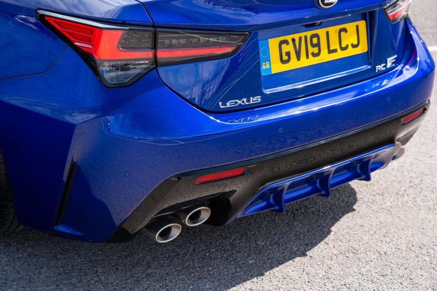 Детали экстерьера Lexus RC F 2019 года  (UK) (фото 23 из 40)